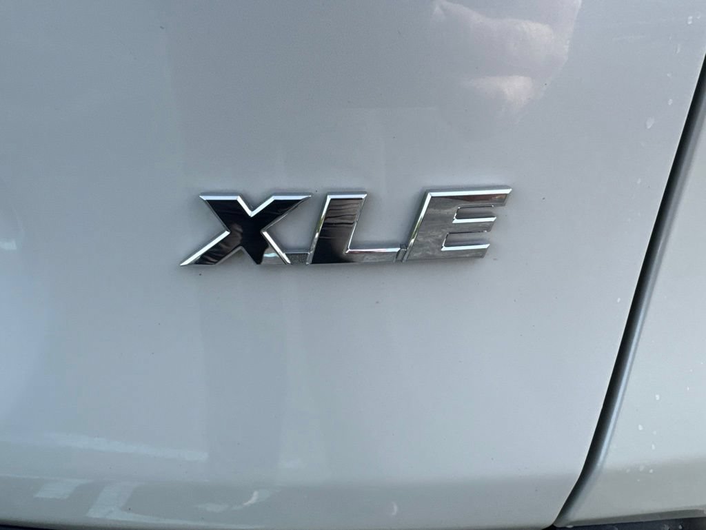 Used 2021 Toyota RAV4 XLE Premium FWD image 7