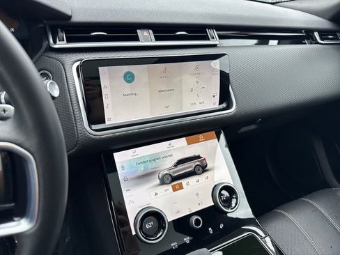 Used 2023 Land Rover Range Rover Velar R-Dynamic S image 19