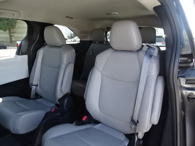 Certified 2025 Toyota Sienna XLE w/ XLE Plus Package FWD image 18