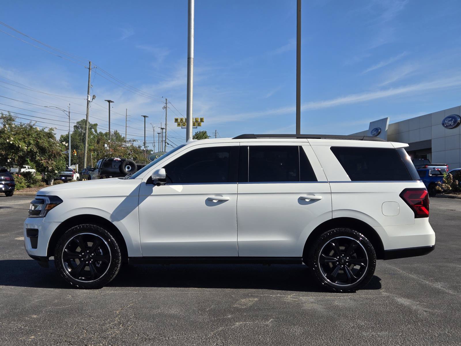Used 2022 Ford Expedition Limited AWD/4WD image 13