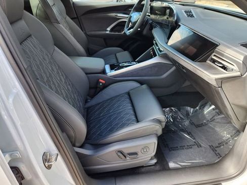 New 2025 Audi SQ5 Prestige image 12
