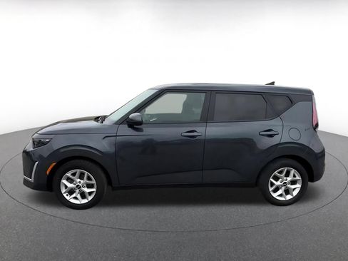 Used 2025 Kia Soul LX w/ LX Technology Package FWD image 9