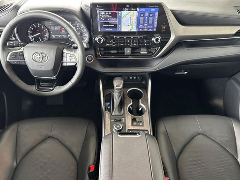 Used 2021 Toyota Highlander Limited image 17
