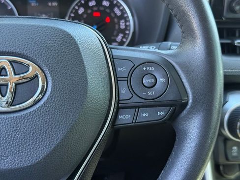 Used 2021 Toyota RAV4 XLE Premium AWD/4WD image 32