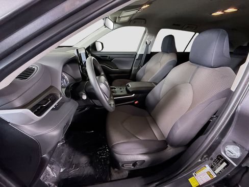 Used 2023 Toyota Highlander L FWD image 22