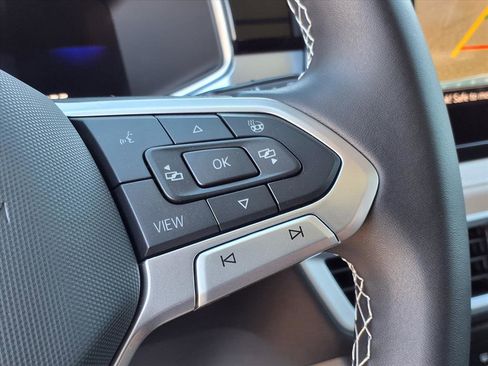 New 2025 Volkswagen Taos SE image 20