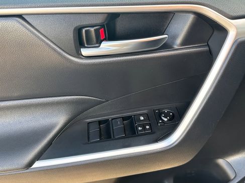 Used 2021 Toyota RAV4 XLE image 33