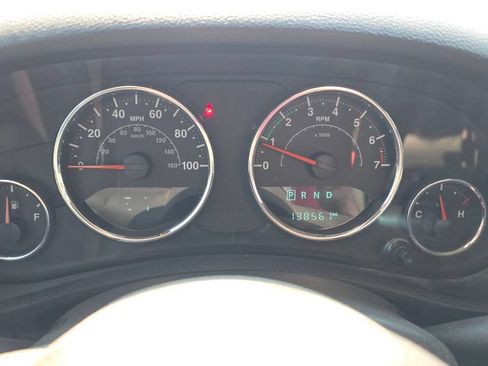 Used 2015 Jeep Wrangler Unlimited Rubicon w/ Connectivity Group AWD/4WD image 17
