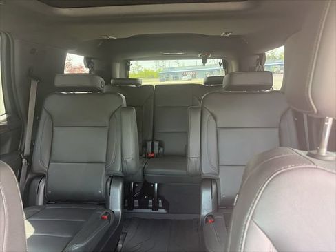 Used 2022 Chevrolet Tahoe Z71 w/ Luxury Package AWD/4WD image 11