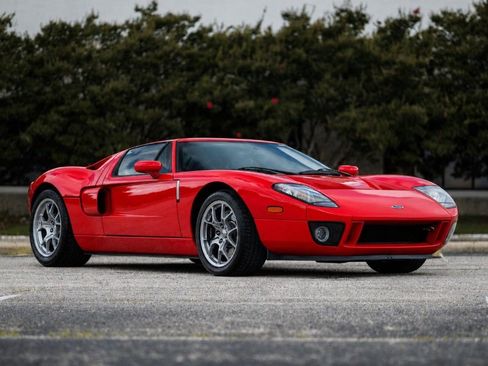 Used 2005 Ford GT RWD image 5