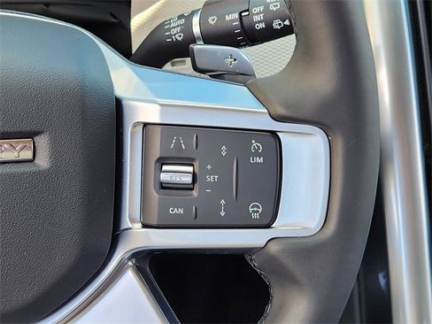 Used 2024 Land Rover Discovery Dynamic SE image 27