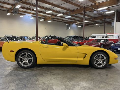 Used 2002 Chevrolet Corvette Convertible w/ Preferred Equipment Group2 RWD image 31