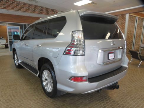 Used 2018 Lexus GX 460 Premium w/ Premium Package AWD/4WD image 6