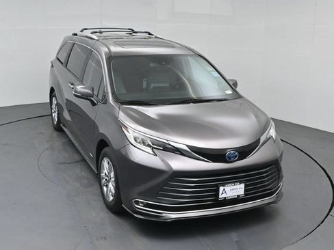 Used 2021 Toyota Sienna Limited FWD image 44
