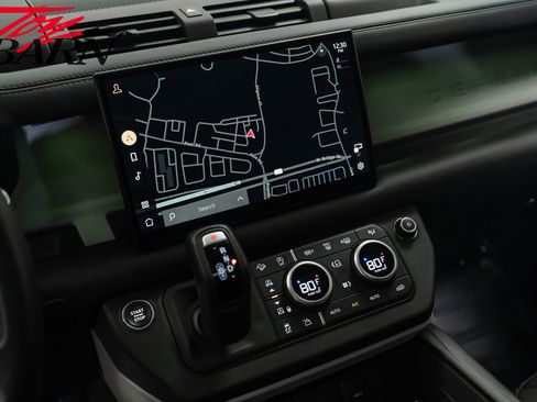Used 2024 Land Rover Defender 110 SE image 34
