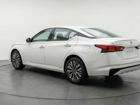 Used 2025 Nissan Altima 2.5 SV FWD image 6