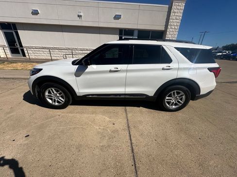 Used 2025 Ford Explorer Active w/ Active Comfort Package RWD image 6