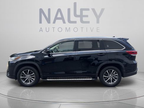 Used 2017 Toyota Highlander XLE FWD image 2