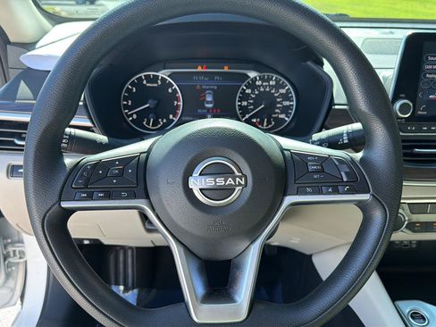 Used 2024 Nissan Altima 2.5 SV AWD/4WD image 20