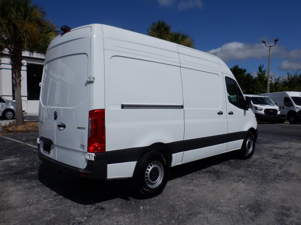 Used 2025 Mercedes-Benz Sprinter 2500 image 7