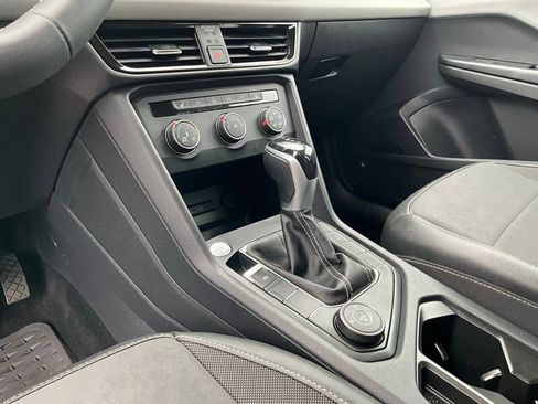 Used 2022 Volkswagen Taos SE w/ IQ.Drive SE Package image 18