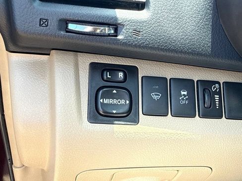 Used 2013 Toyota Highlander FWD w/ Cold Weather Pkg image 19