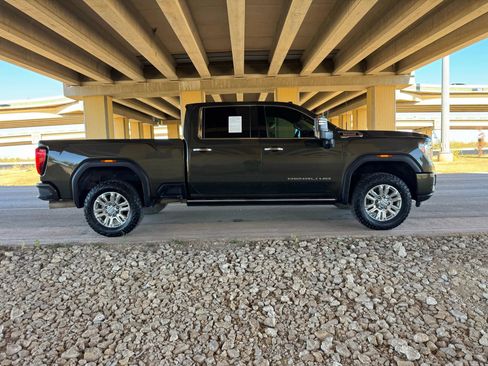 Used 2022 GMC Sierra 2500 Denali image 2