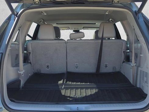 Used 2017 Toyota Highlander XLE image 3