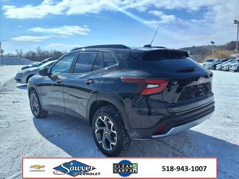 Used 2025 Chevrolet Trax LT w/ LT Convenience Package image 5