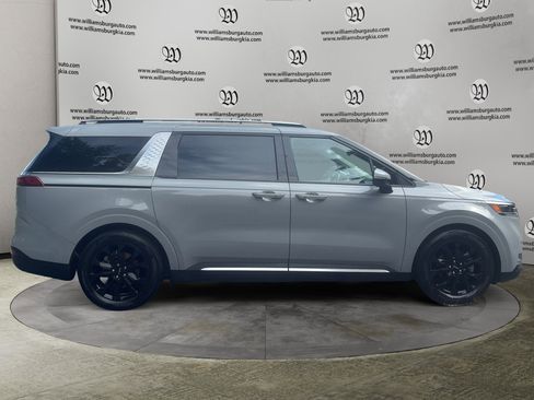 Used 2023 Kia Carnival SX image 6