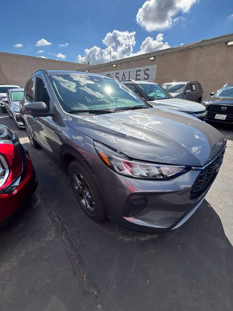 Used 2026 Ford Escape ST-Line AWD/4WD image 3