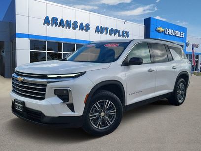 Used 2024 Chevrolet Traverse LT