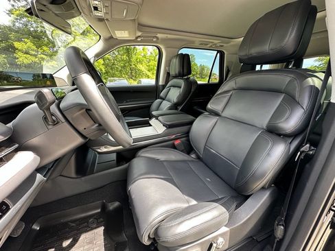 New 2025 Lincoln Navigator Reserve AWD/4WD image 17