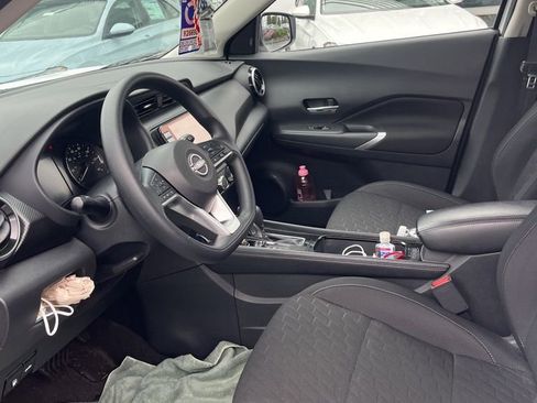 Used 2023 Nissan Kicks SV image 2