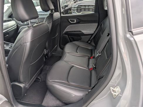 Used 2024 Jeep Compass Latitude AWD/4WD image 14