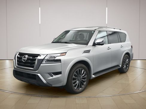 Certified 2024 Nissan Armada Platinum w/ Captain's Chairs Package RWD image 3