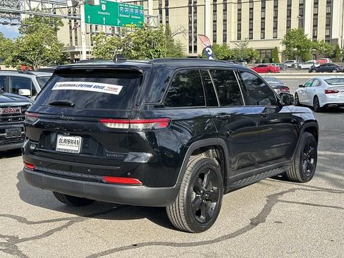 Used 2023 Jeep Grand Cherokee Limited w/ Luxury Tech Group II AWD/4WD image 3