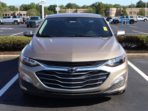 Used 2023 Chevrolet Malibu LT FWD image 2