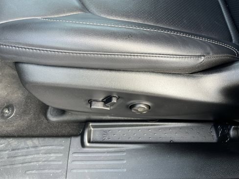 Used 2025 Chrysler Pacifica Select FWD image 15