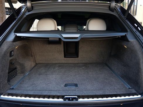 Used 2025 Bentley Bentayga Extended Wheelbase image 29