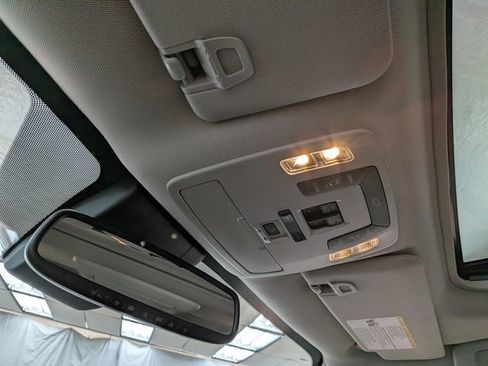 Used 2022 Toyota Sienna XLE w/ XLE Plus Package FWD image 17