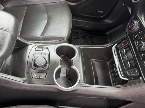 Used 2018 GMC Terrain SLT w/ Infotainment Package II FWD image 27