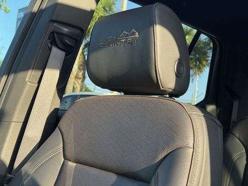 Used 2023 Chevrolet Traverse High Country w/ LPO, Floor Liner Package AWD/4WD image 17