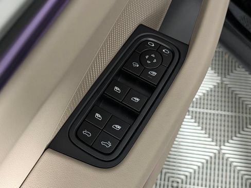 New 2026 Porsche Macan Electric RWD image 28