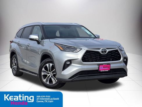 Used 2024 Toyota Highlander LE image 3