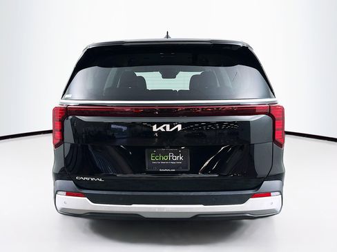 Used 2025 Kia Carnival FWD image 7