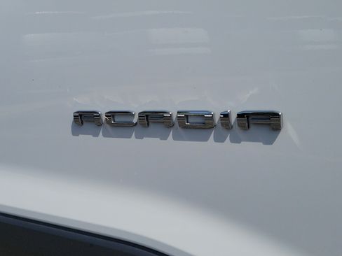 Used 2023 GMC Acadia SLT w/ Preferred Package FWD image 6
