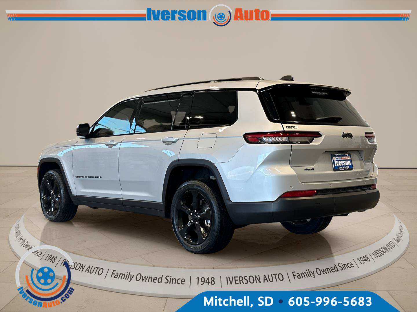 Used 2023 Jeep Grand Cherokee L Laredo AWD/4WD image 5