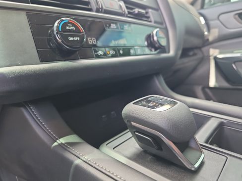 Used 2024 Nissan Pathfinder S FWD image 33
