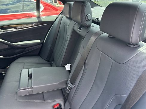 Used 2023 BMW 530i w/ Premium Package RWD image 9